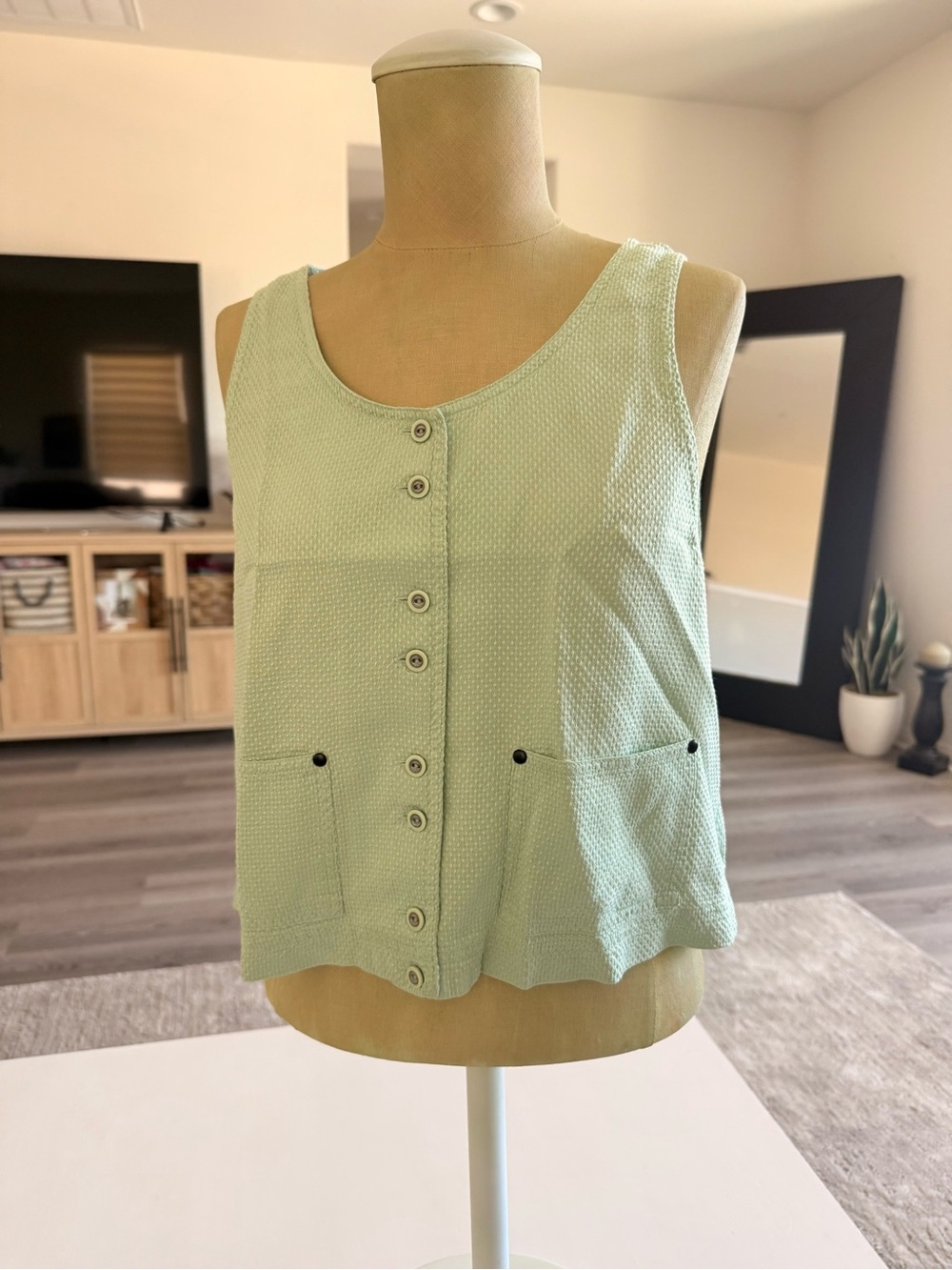 Jamie Sadock 100% Silk fashion top textured Lightweight Sleeveless golf Shirt